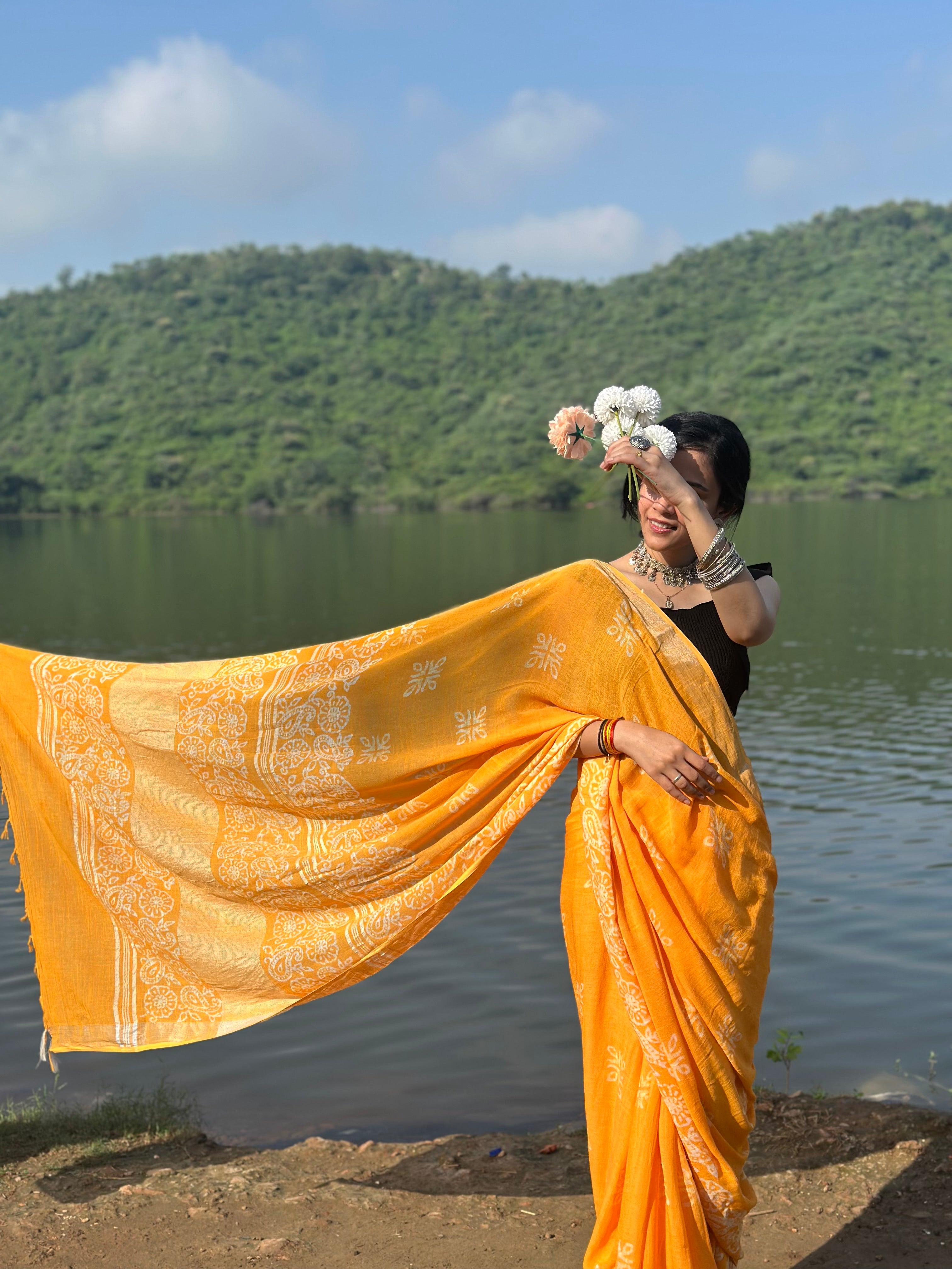 Golden Glow Linen Saree