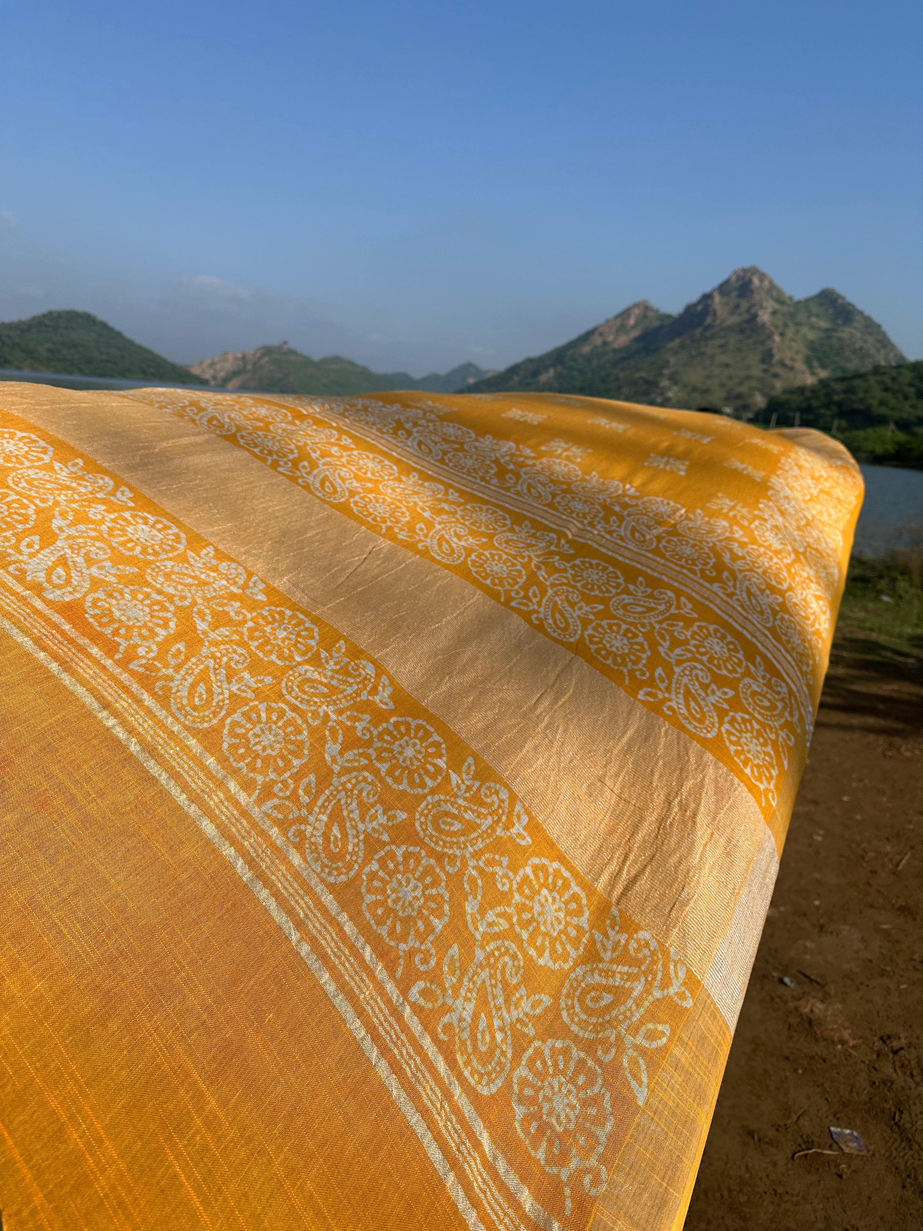 Golden Glow Linen Saree
