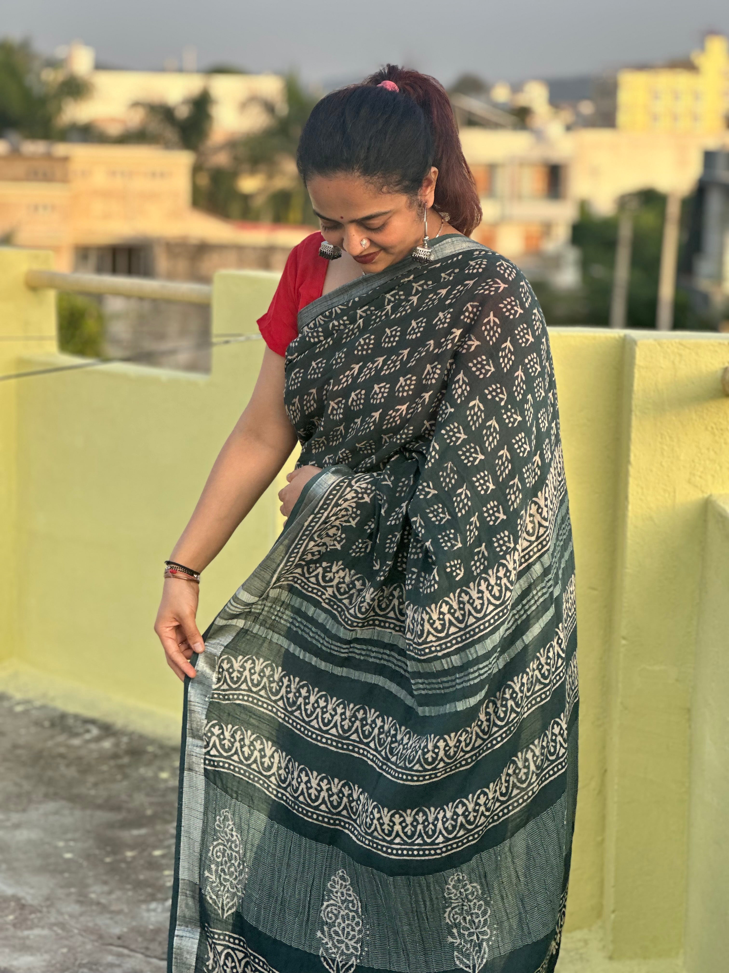 Emerald Echo Linen Saree